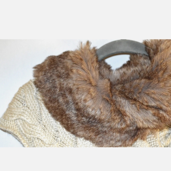 CYNTHIA ROWLEY Knit Sweater Vest Faux Fur Collar Size XS - Picture 2 of 8